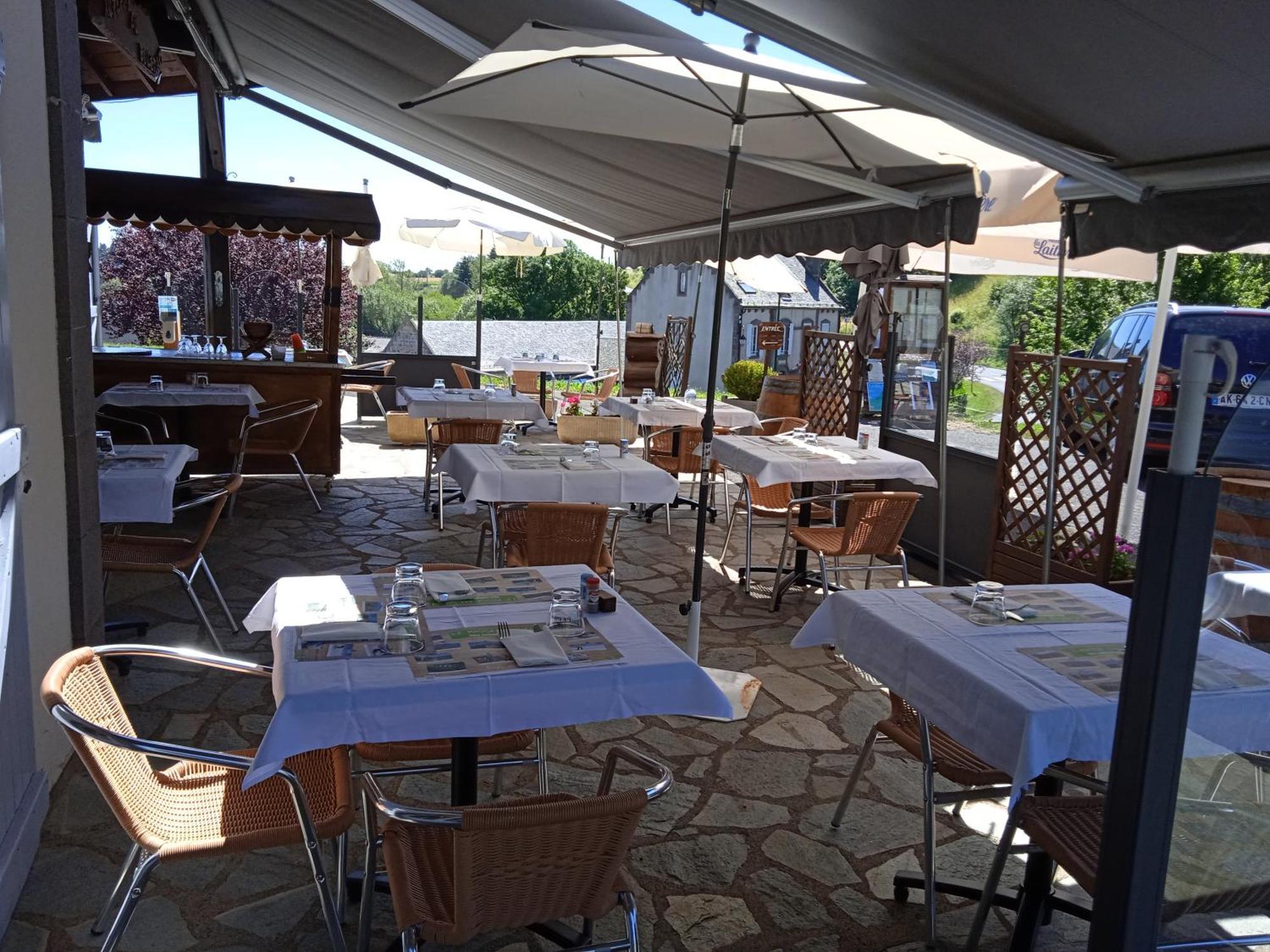 Logis Hotel Restaurant Auberge Du Bougnat Saint-Victor-la-Riviere Exterior photo